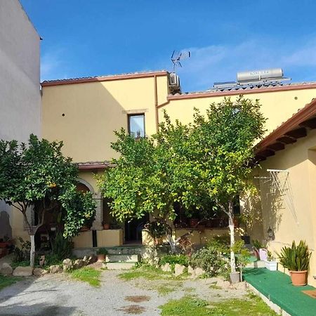 B&B Gli Archi Sìnnai Buitenkant foto